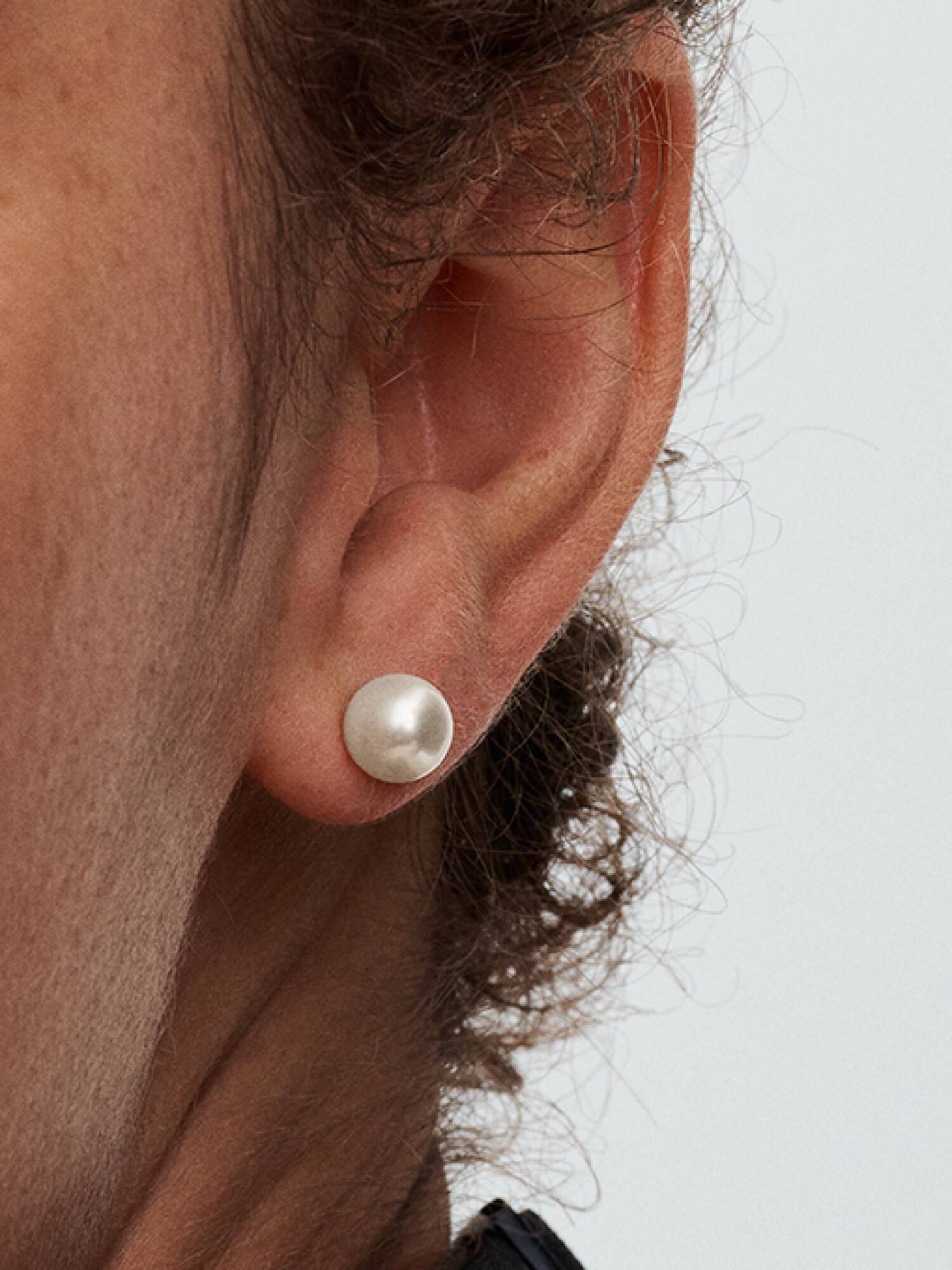 Aretes de Botón Perla Cultivada de Agua Dulce Tratada de 7mm