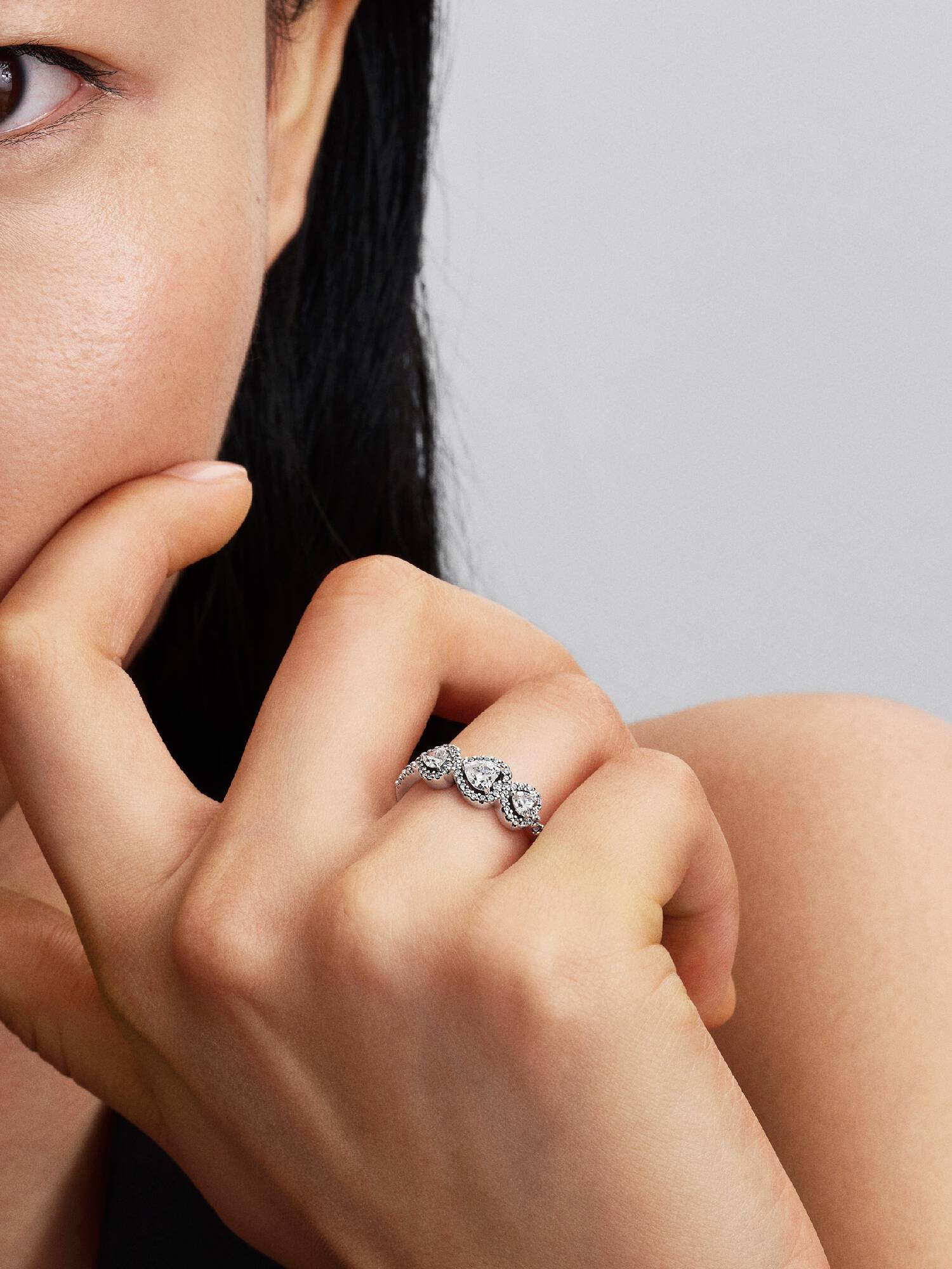 Anillo trilogía de corazones con halo