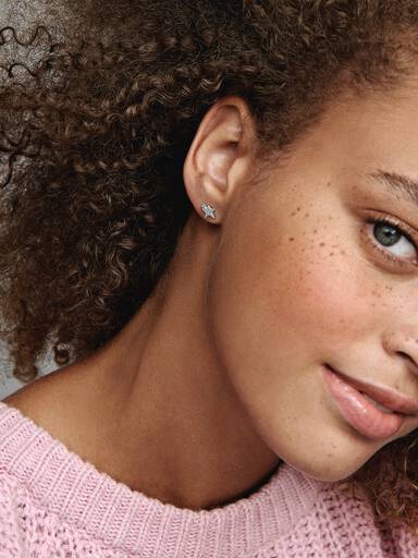 Aretes de botón Estrellas asimétricas resplandecientes