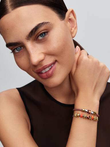 Brazalete de cordón rosado brillante