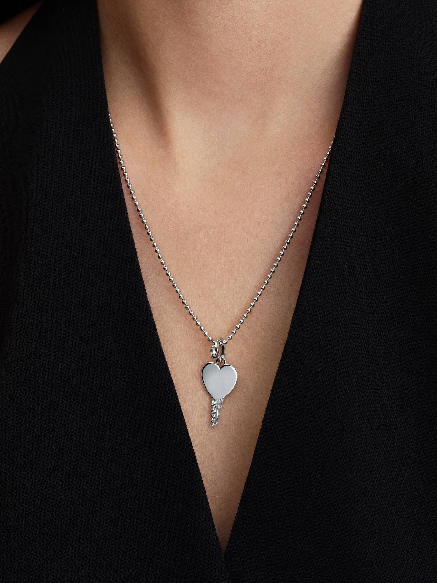Pendiente llave grabable en forma de corazón