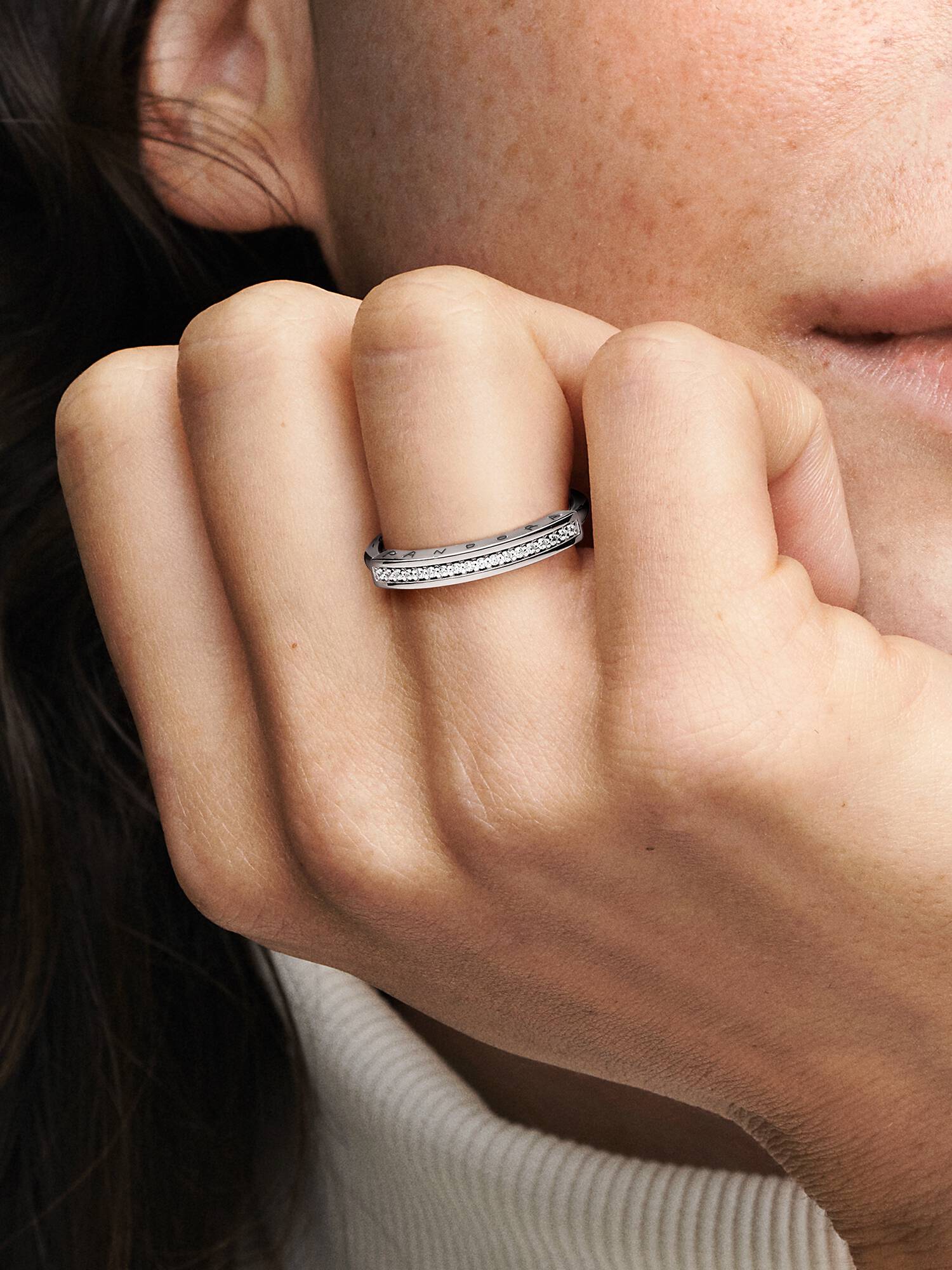 Anillo I-D en pavé Pandora Signature