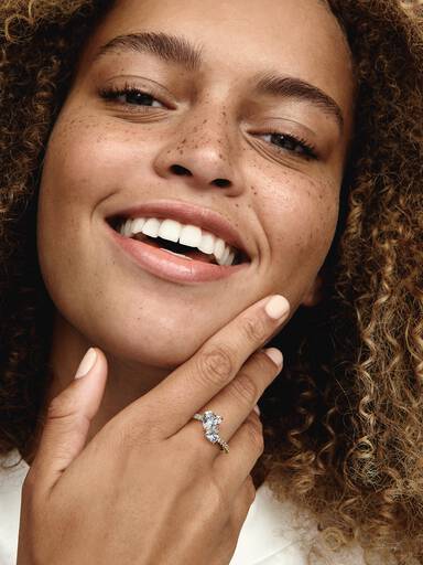 Anillo reluciente Corazón doble
