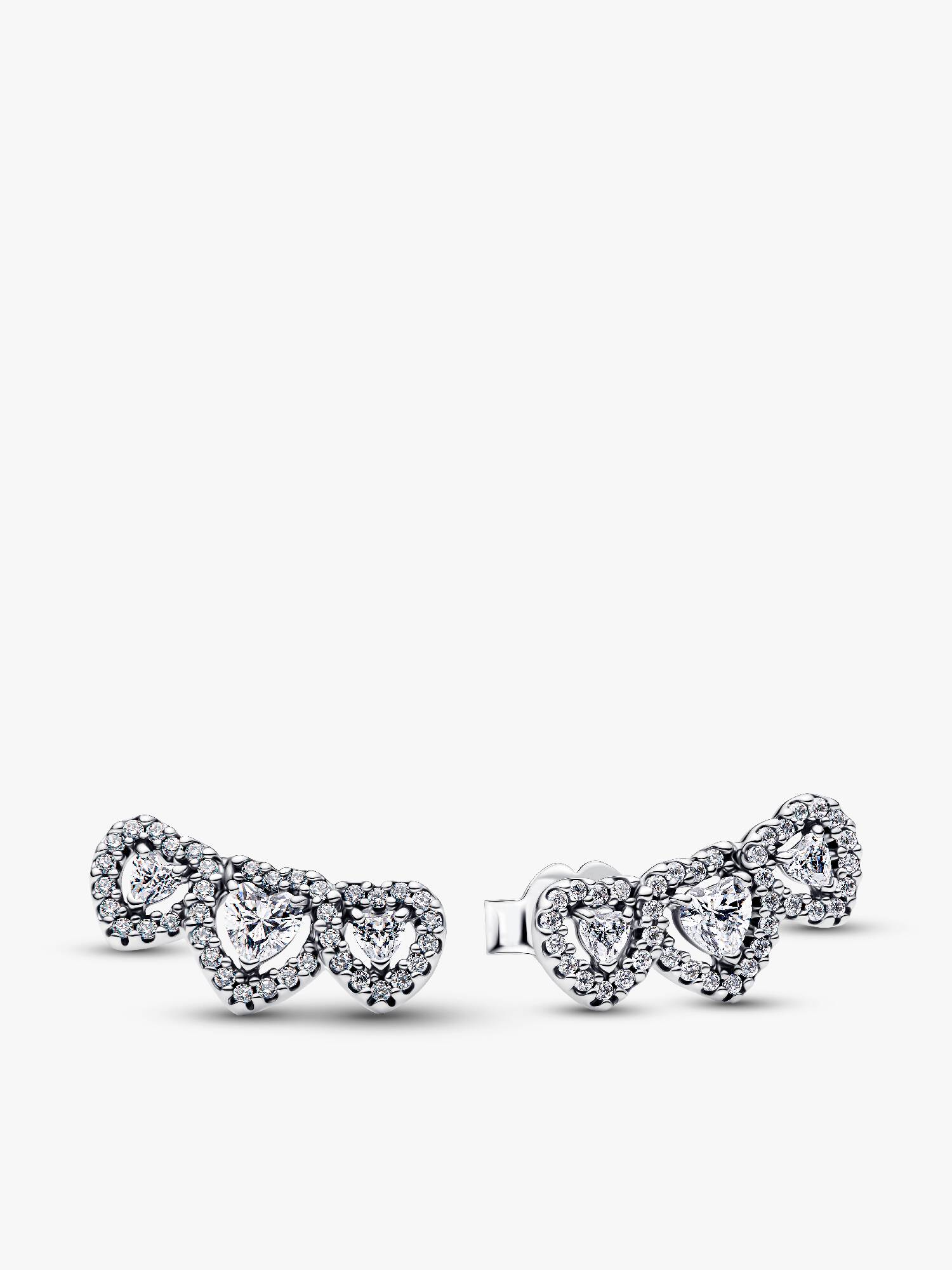Aretes de botón trilogía de corazones con halo