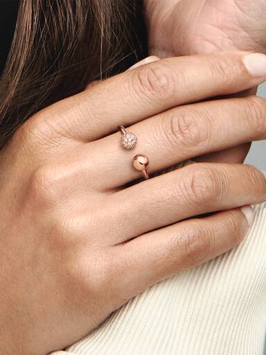 Anillo abierto pulido con pavé