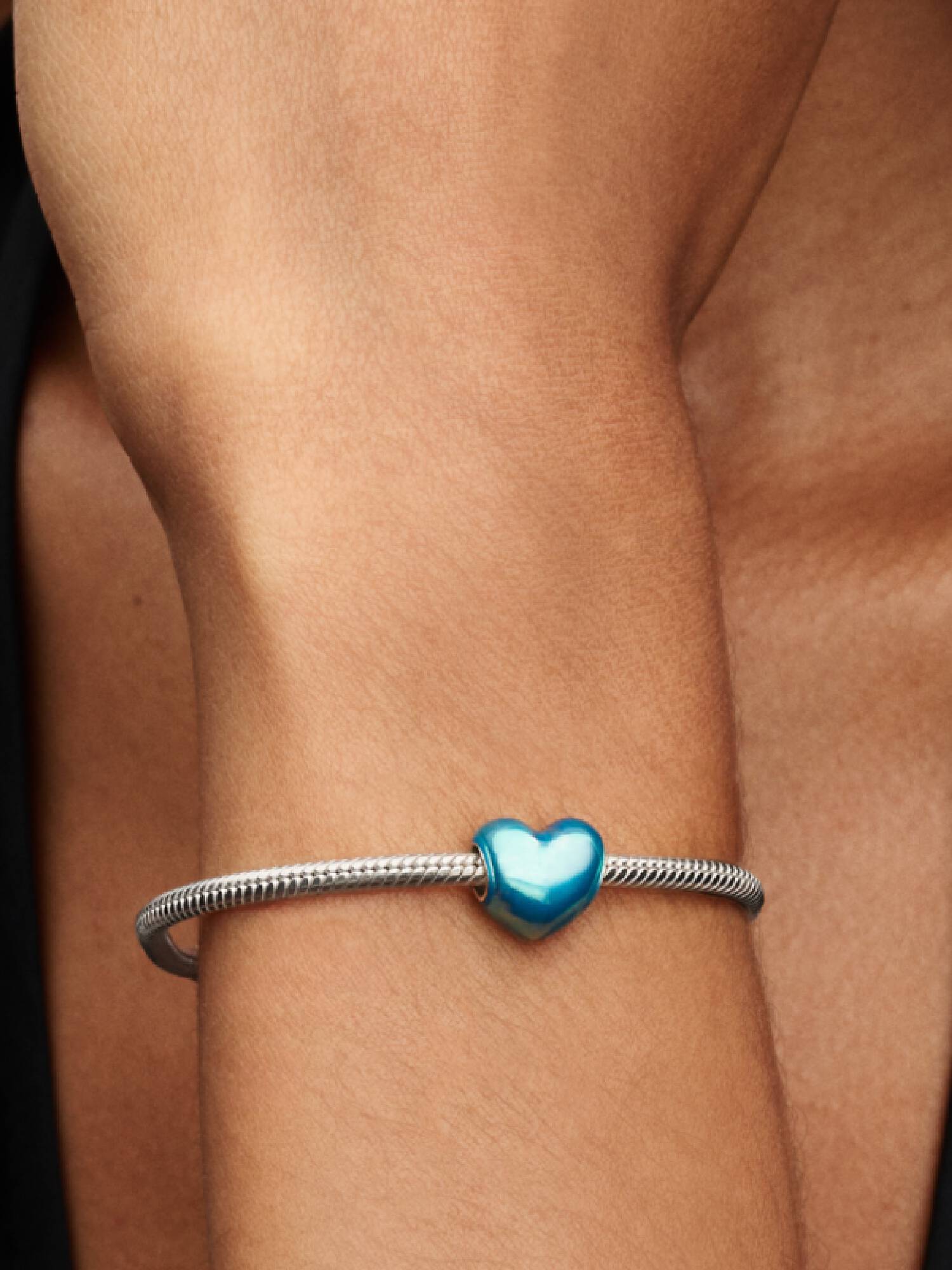 Charm Corazón Metálico Azul Cielo
