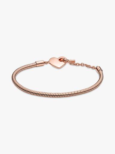 Brazalete cadena de serpiente con barra T Pandora Moments con corazón