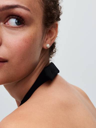 Aretes de Botón Perla Cultivada de Agua Dulce Tratada de 7mm