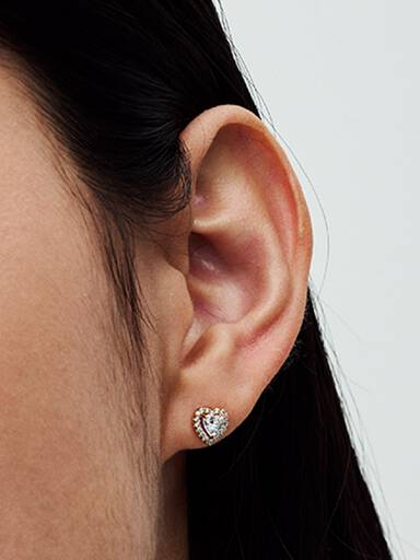 Aretes de botón Corazón elevado brillante
