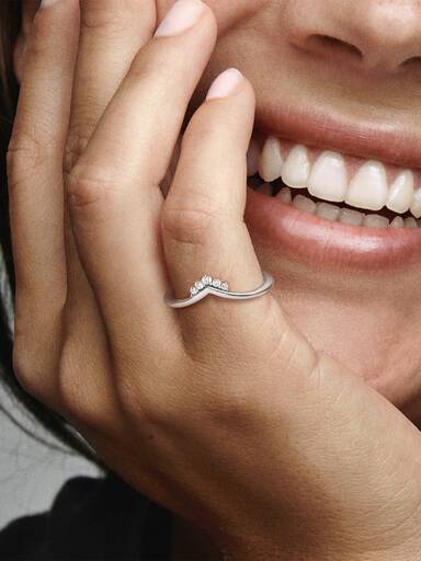 Anillo Hueso de los deseos con tiara