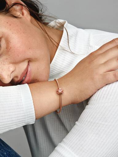 Charm calado Margarita rosa