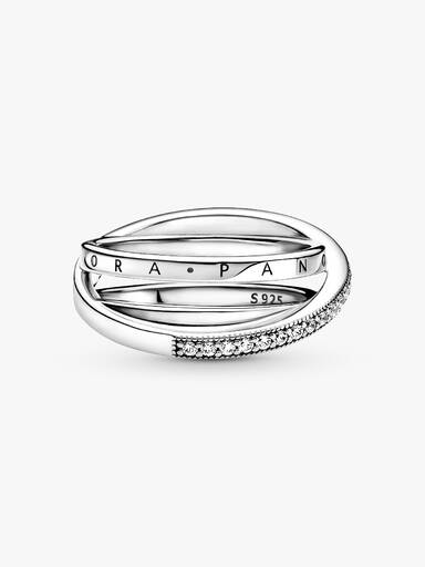 Anillo de banda triple cruzado con pavé