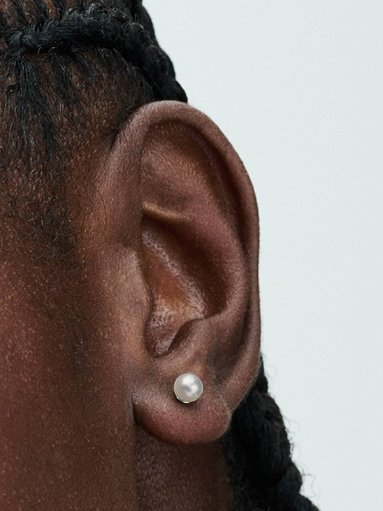 Aretes de Botón Perla Cultivada de Agua Dulce Tratada de 4.5mm