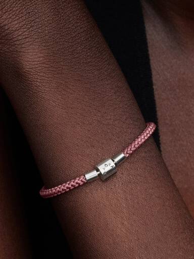 Brazalete de cordón rosado brillante