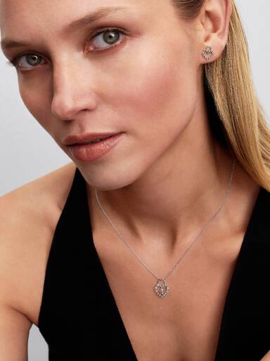 Aretes de botón candado en forma de corazón reluciente