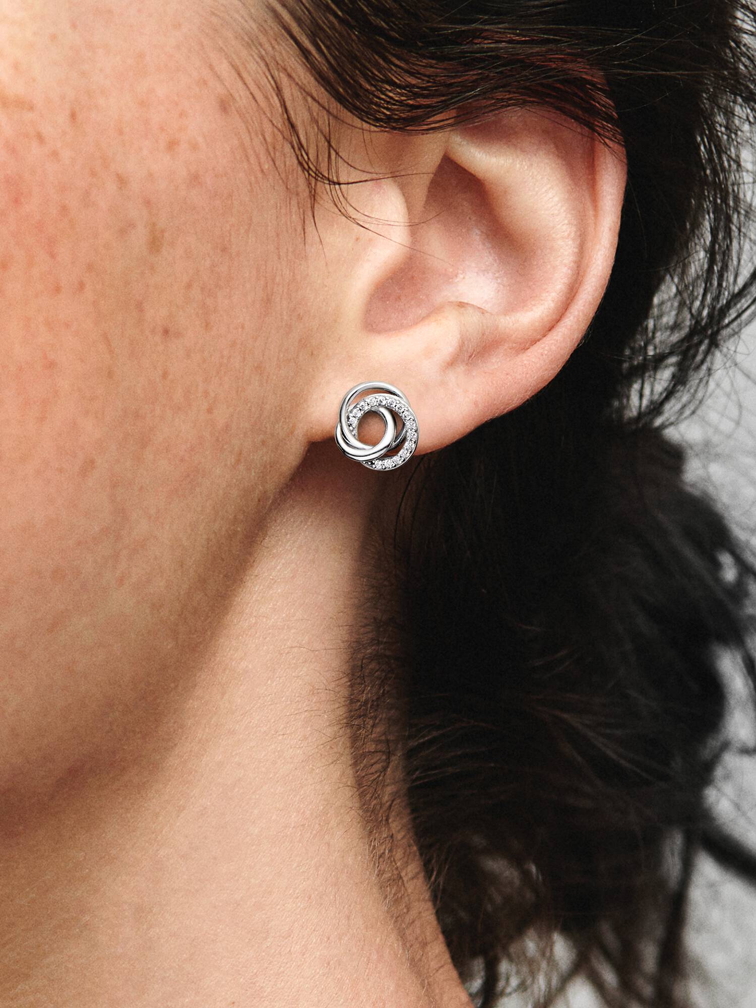 Aretes de botón Círculos entrelazados Familia por siempre