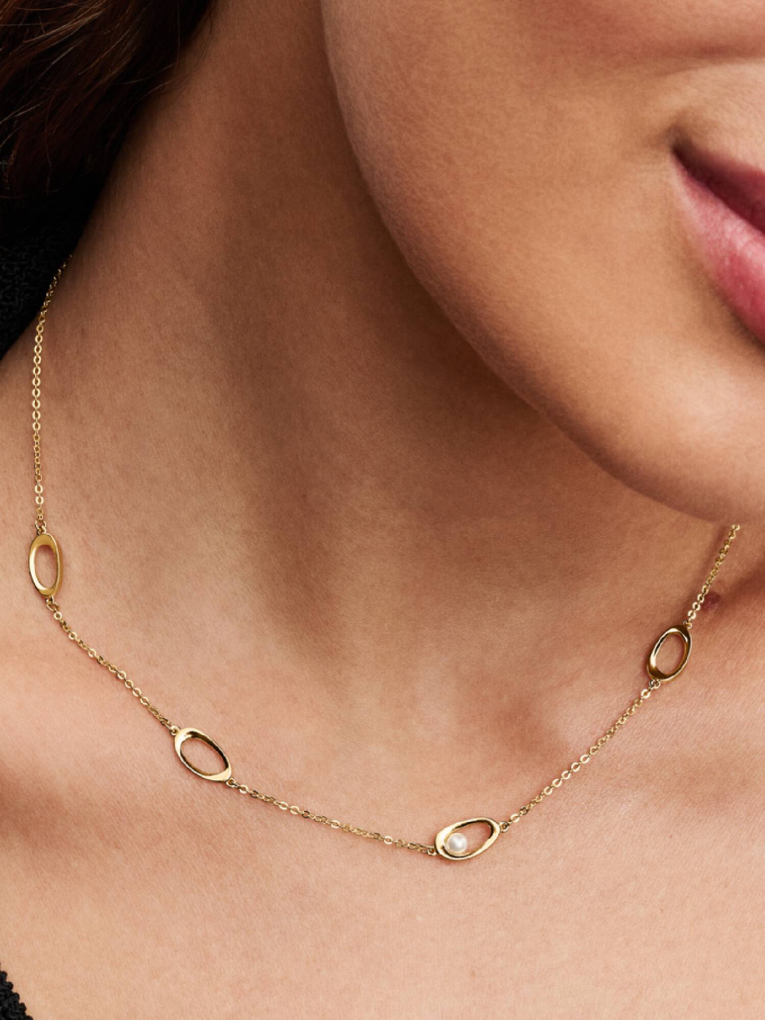 Collar de Perla Cultivada de agua dulce tratada con forma oval orgánica