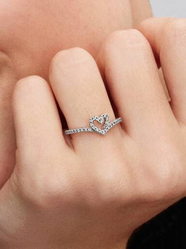 Anillo Hueso de los deseos con corazón reluciente