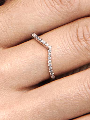 Anillo Hueso de los deseos deslumbrante