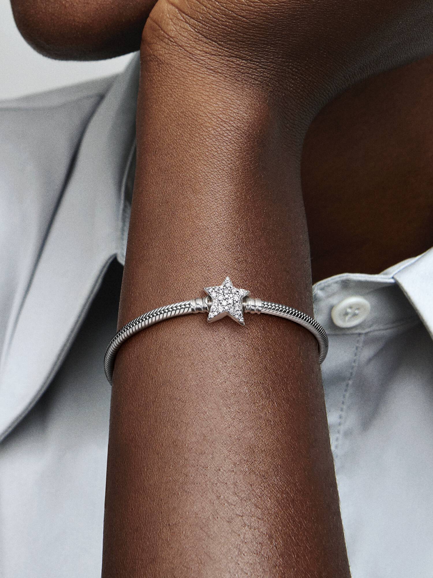 Brazalete cadena de serpiente con broche de estrella asimétrica