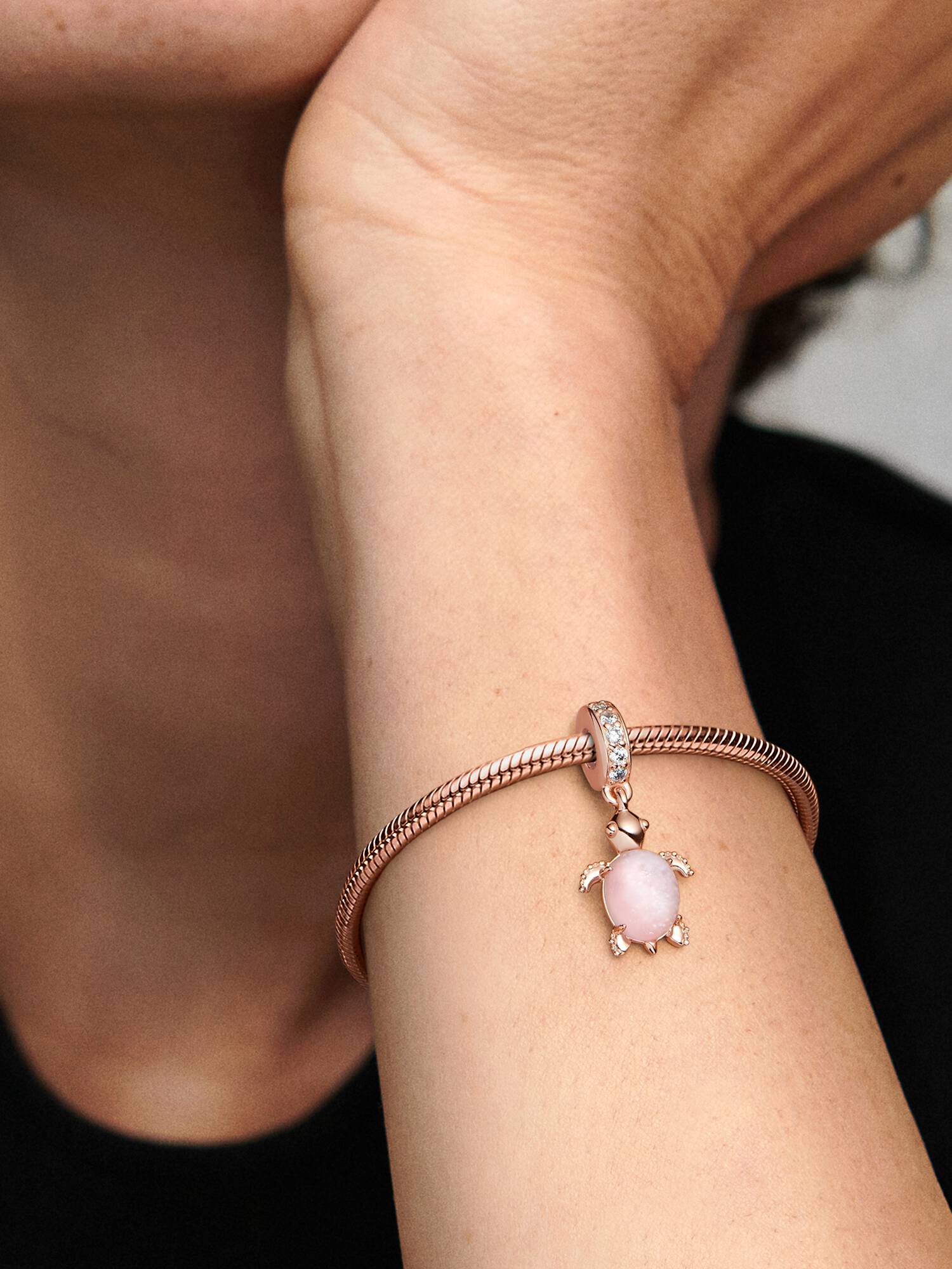 Charm colgante Tortuga de mar rosa de cristal Murano Recubrimiento en Oro Rosa 14k