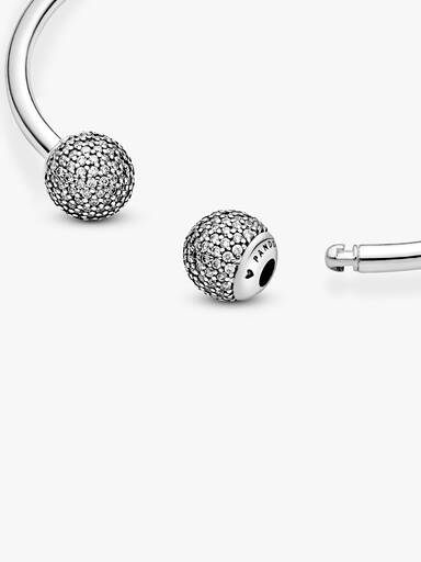 Brazalete Abierto con Pavé Pandora Moments