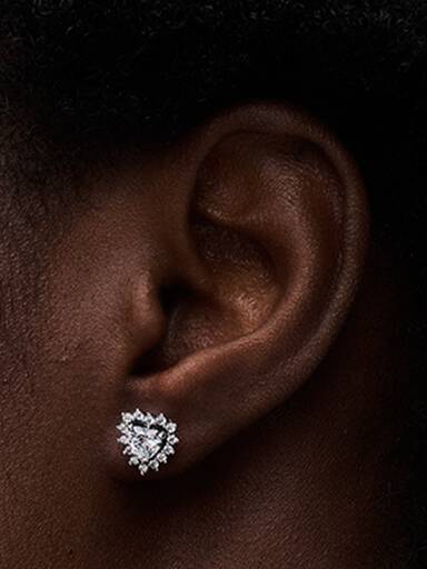 Aretes de botón Corazón Halo Brillante