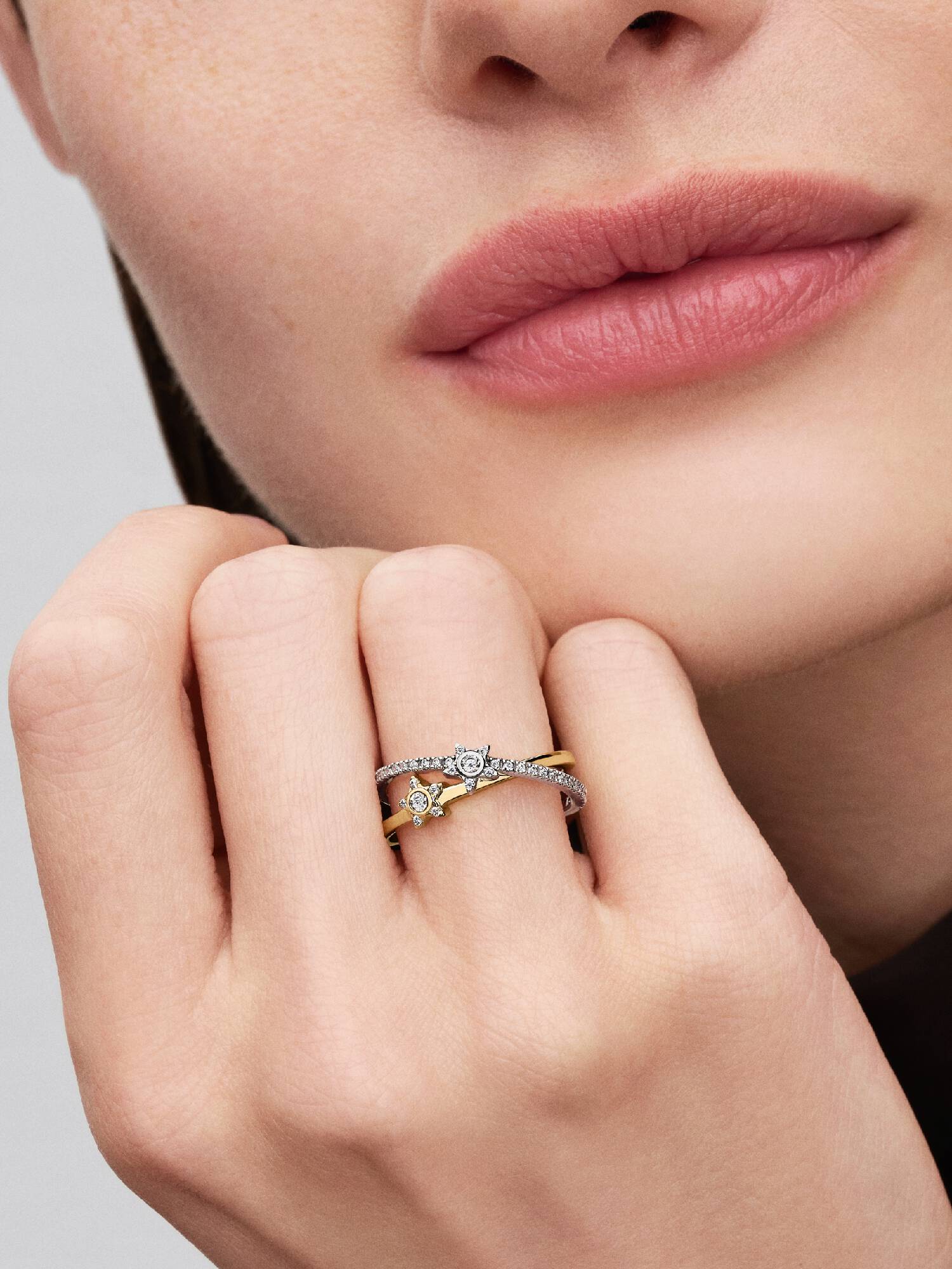 Anillo Cruzado Estrella Reluciente