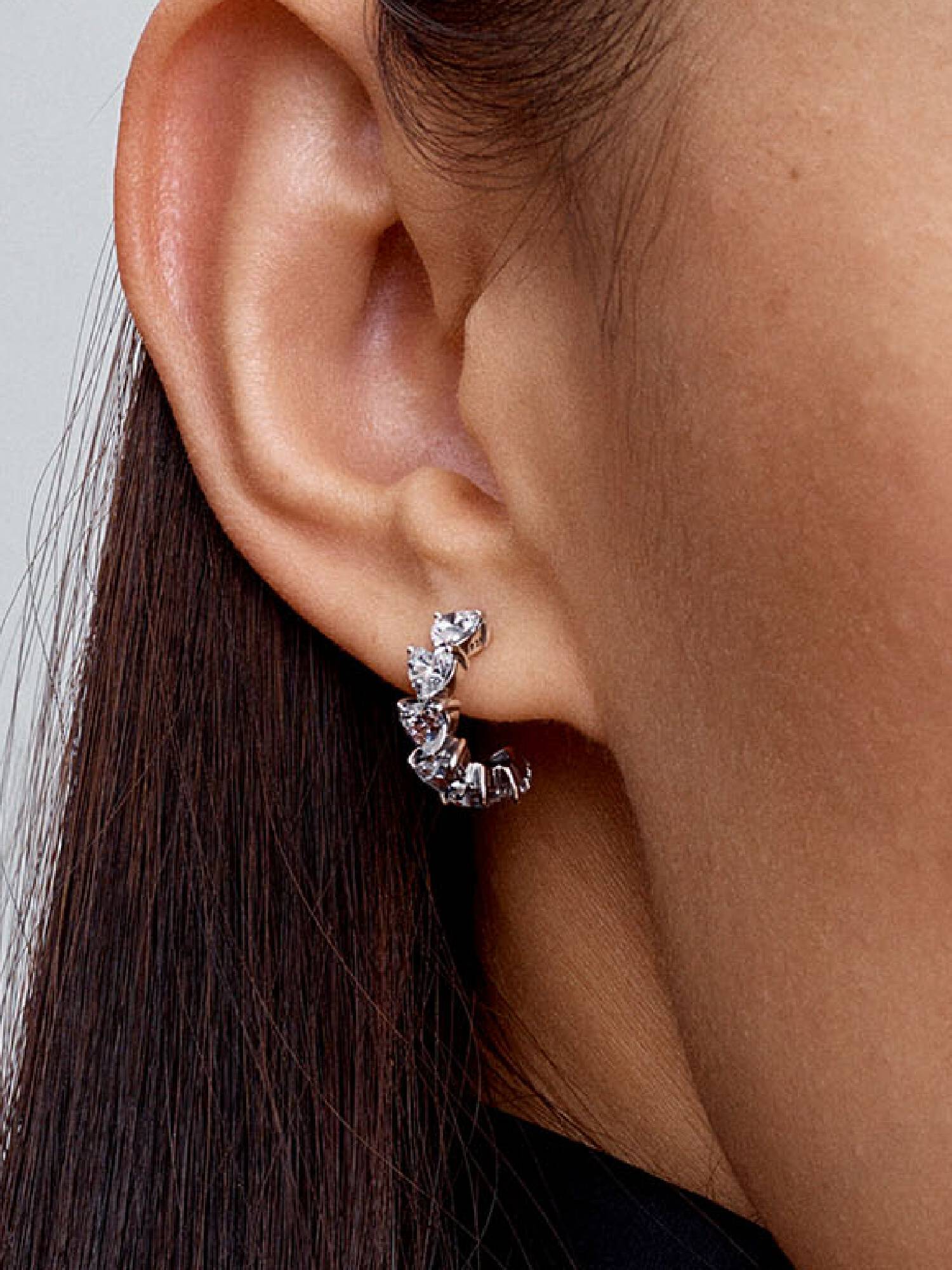 Aretes de aro Abiertos Corazones Brillantes