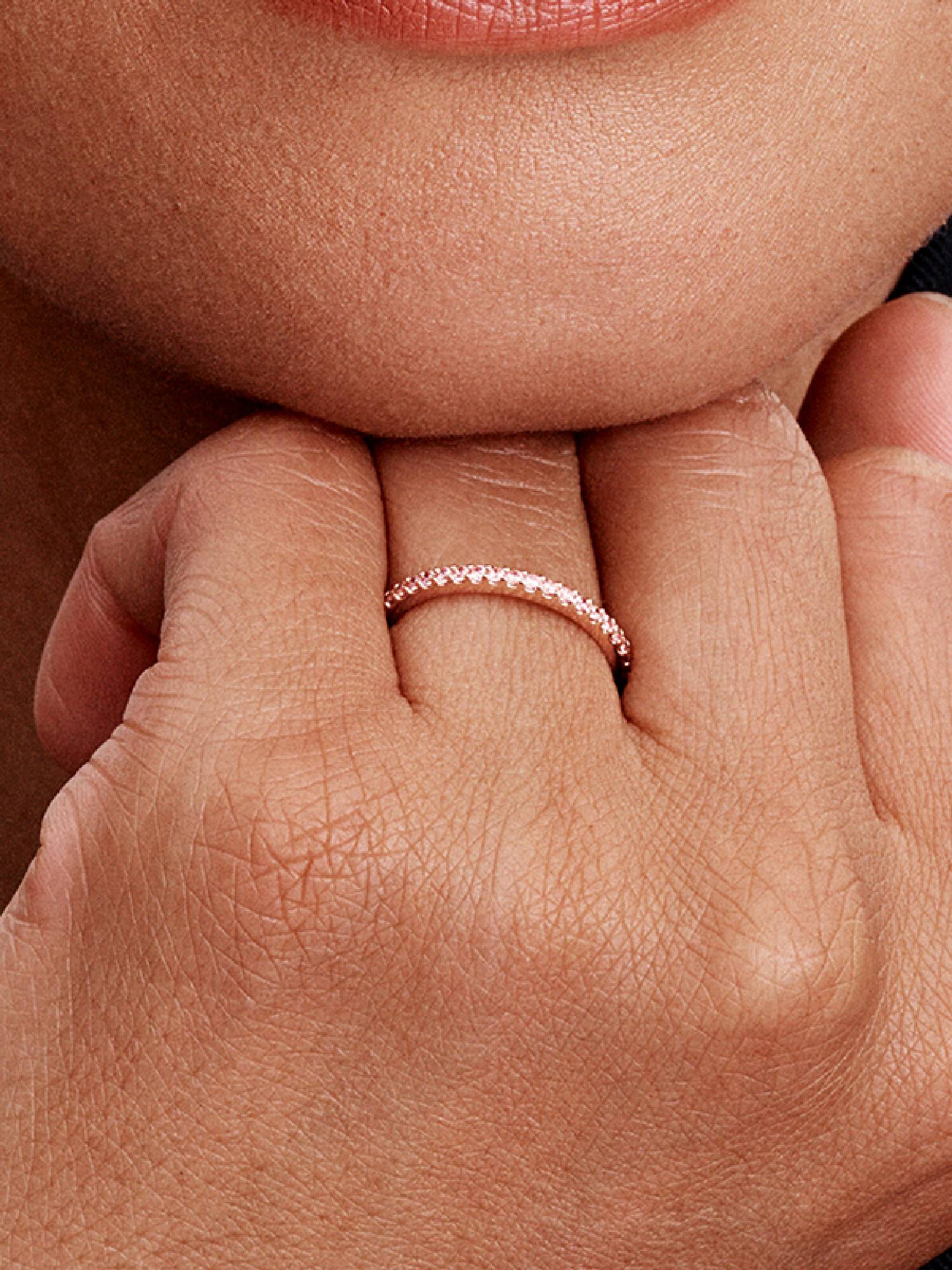 Anillo Banda Rosa Brillante