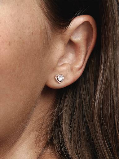 Aretes de botón Corazón elevado reluciente