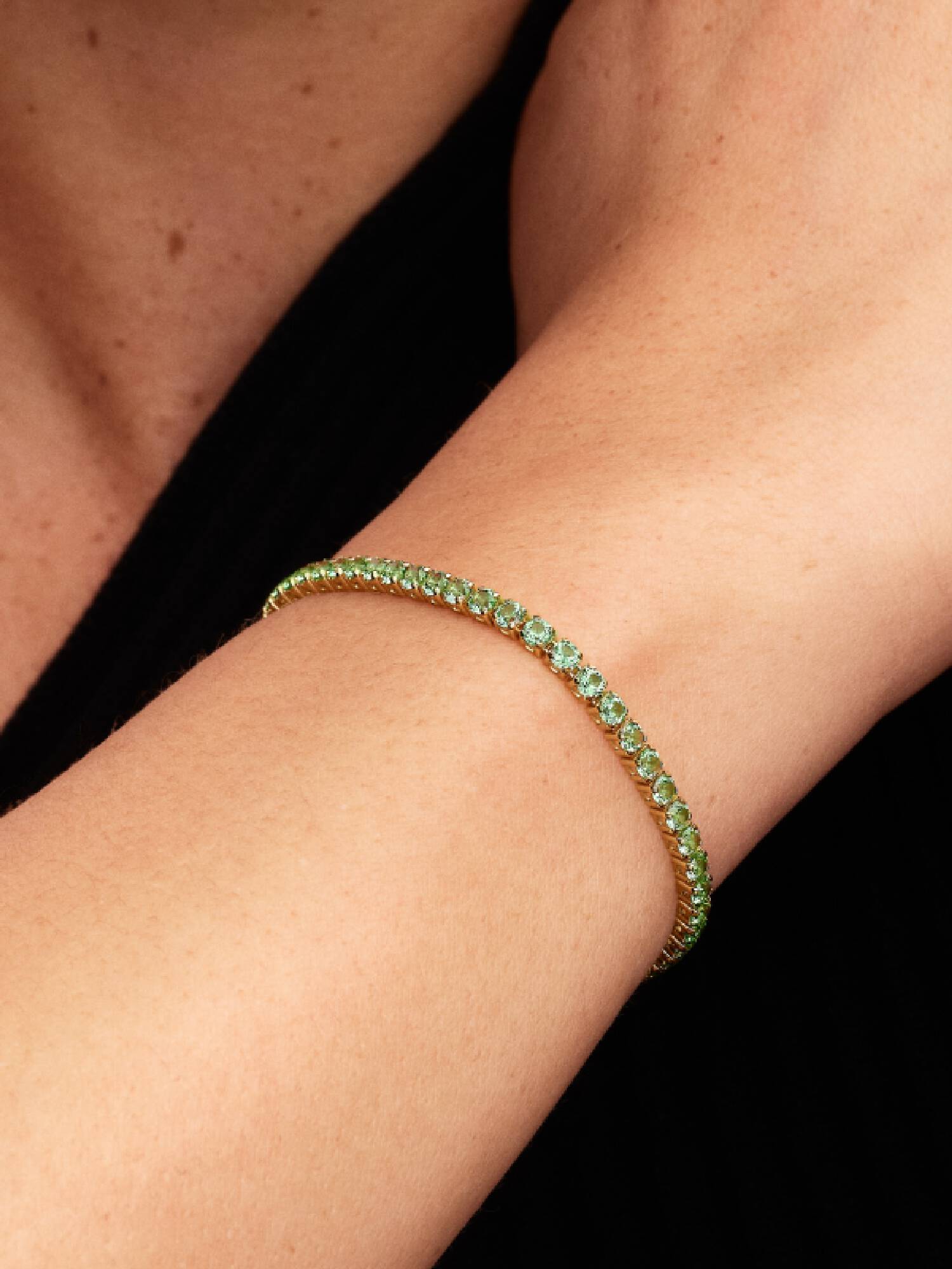 Brazalete de tenis verde reluciente