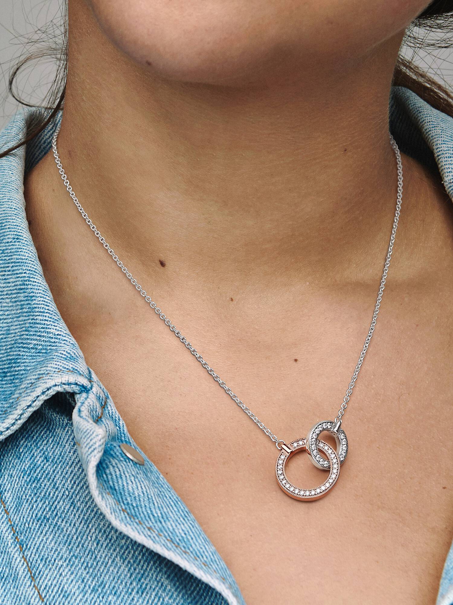 Collar de dos tonos con Círculos entrelazados de Pandora Signature