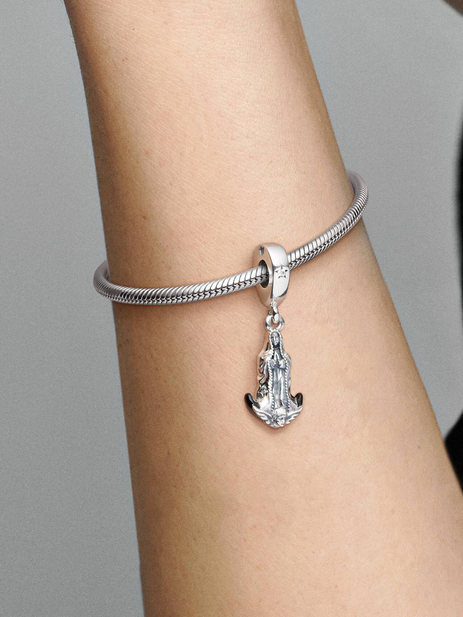 Charm colgante Virgen de Guadalupe