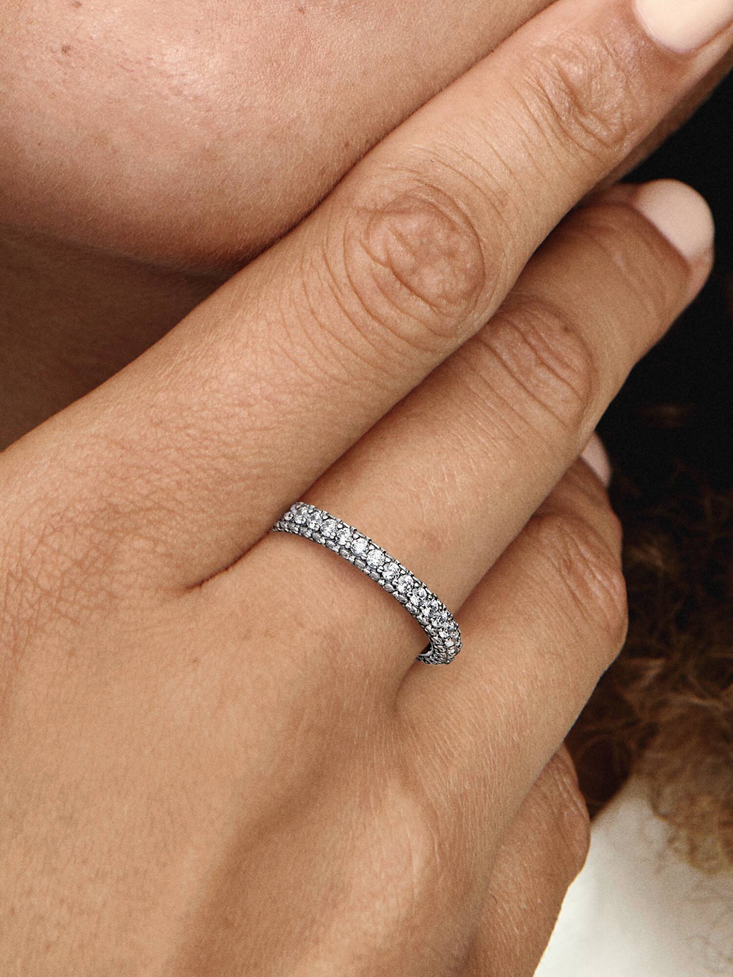 Anillo Hilera de pavé Pandora Timeless