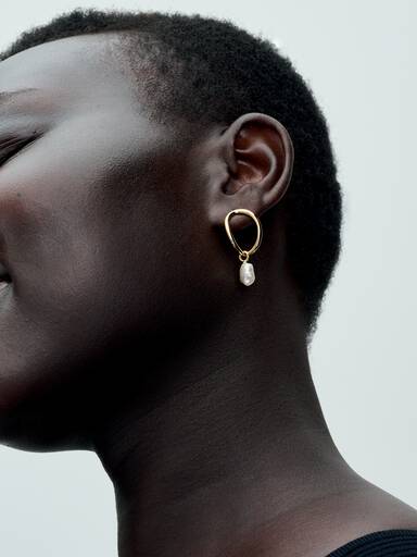 Aretes Círculo con forma orgánica y perlas barrocas cultivadas de agua dulce tratada