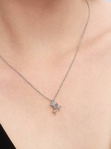 Collar con Colgante Estrella Triple