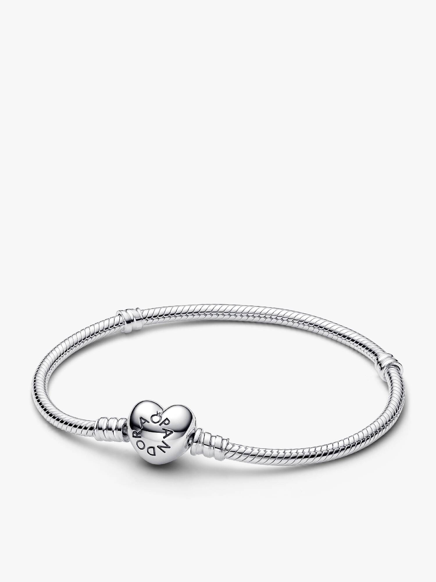 Brazalete Pandora Moments cadena de serpiente con broche de corazón