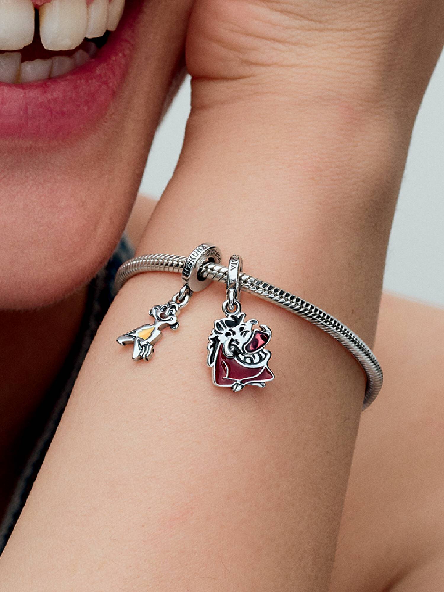 Charm Colgante Divisible Timón y Pumba del Rey León de Disney