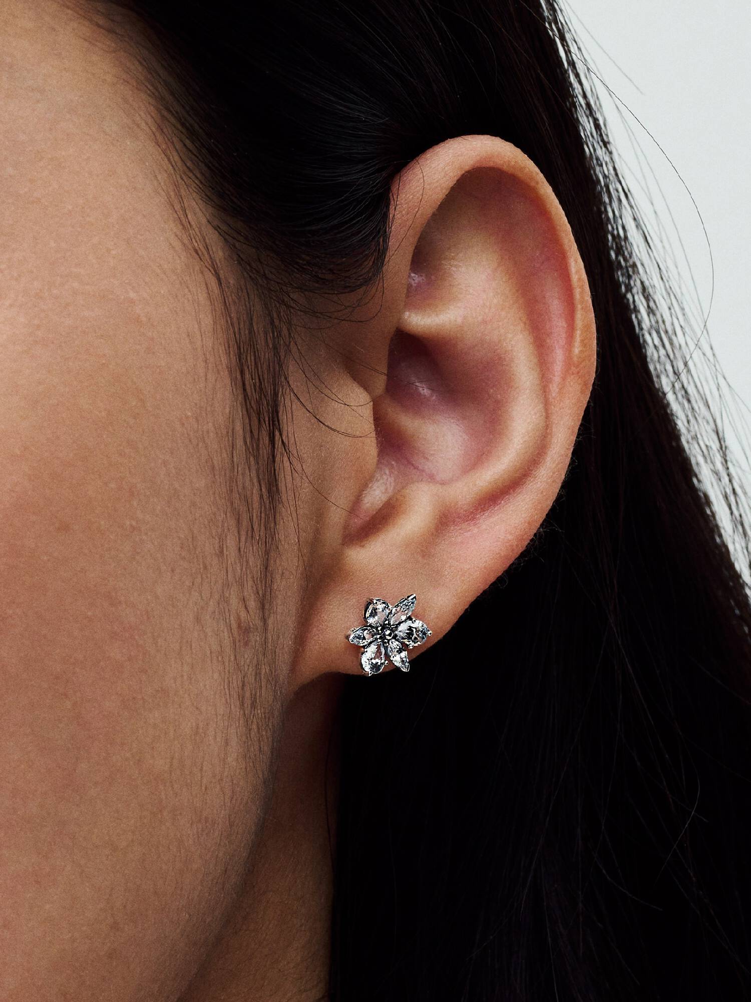 Aretes de botón Racimo herbario reluciente