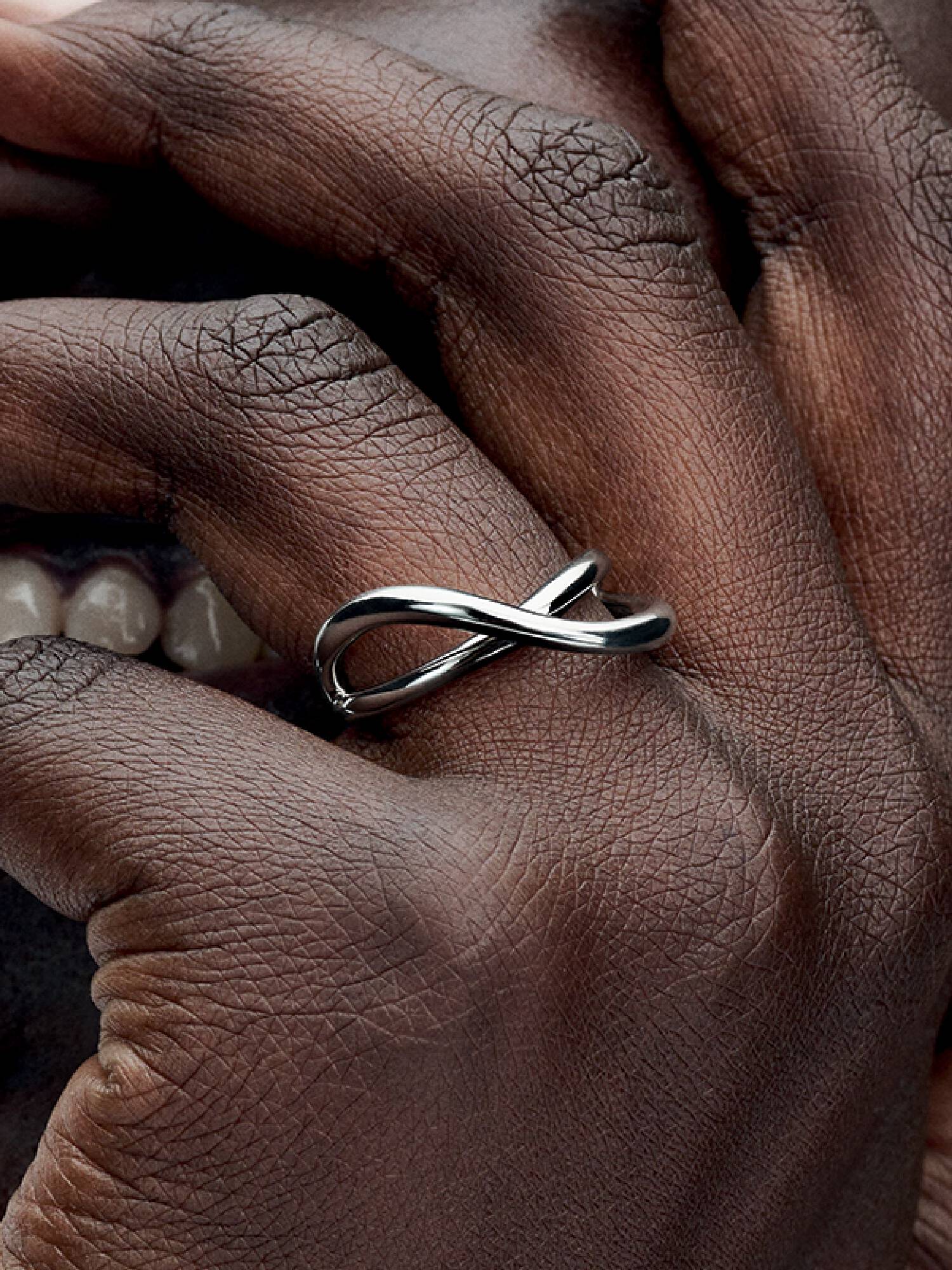 Anillo Infinito Forma Orgánica