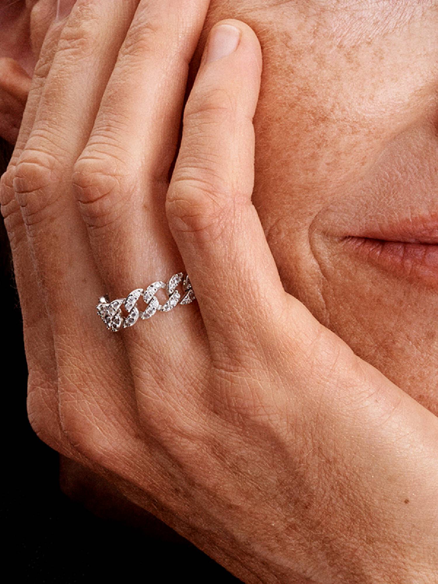 Anillo de Cadena Cubana en Pavé