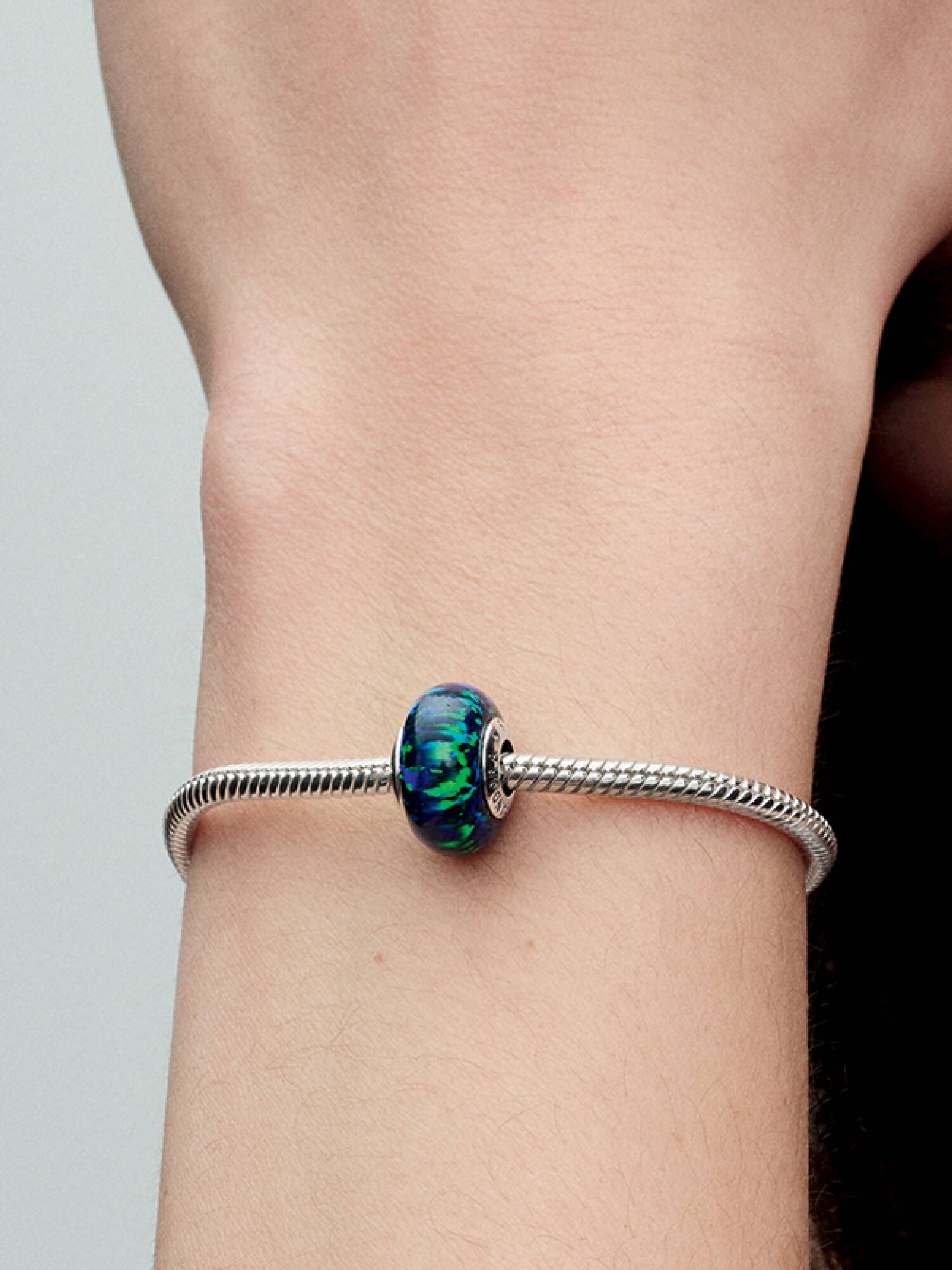 Charm verde opalescente