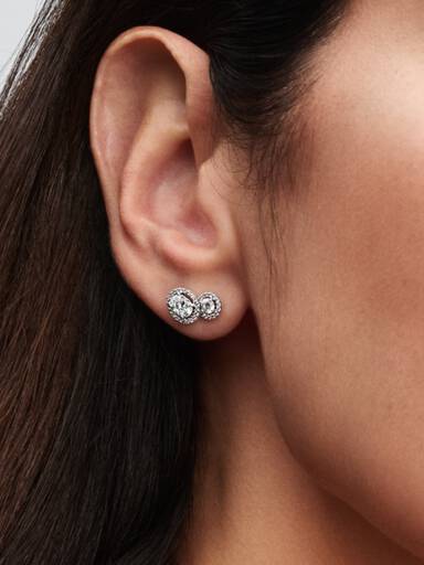 Aretes de Botón Halo y Abrazo