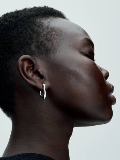 Aretes de aro Abiertos con forma orgánica en V