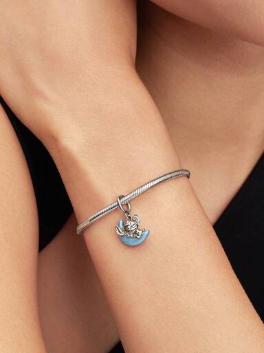 Charm Colgante Luna que Brilla en la Oscuridad de Stitch de Disney