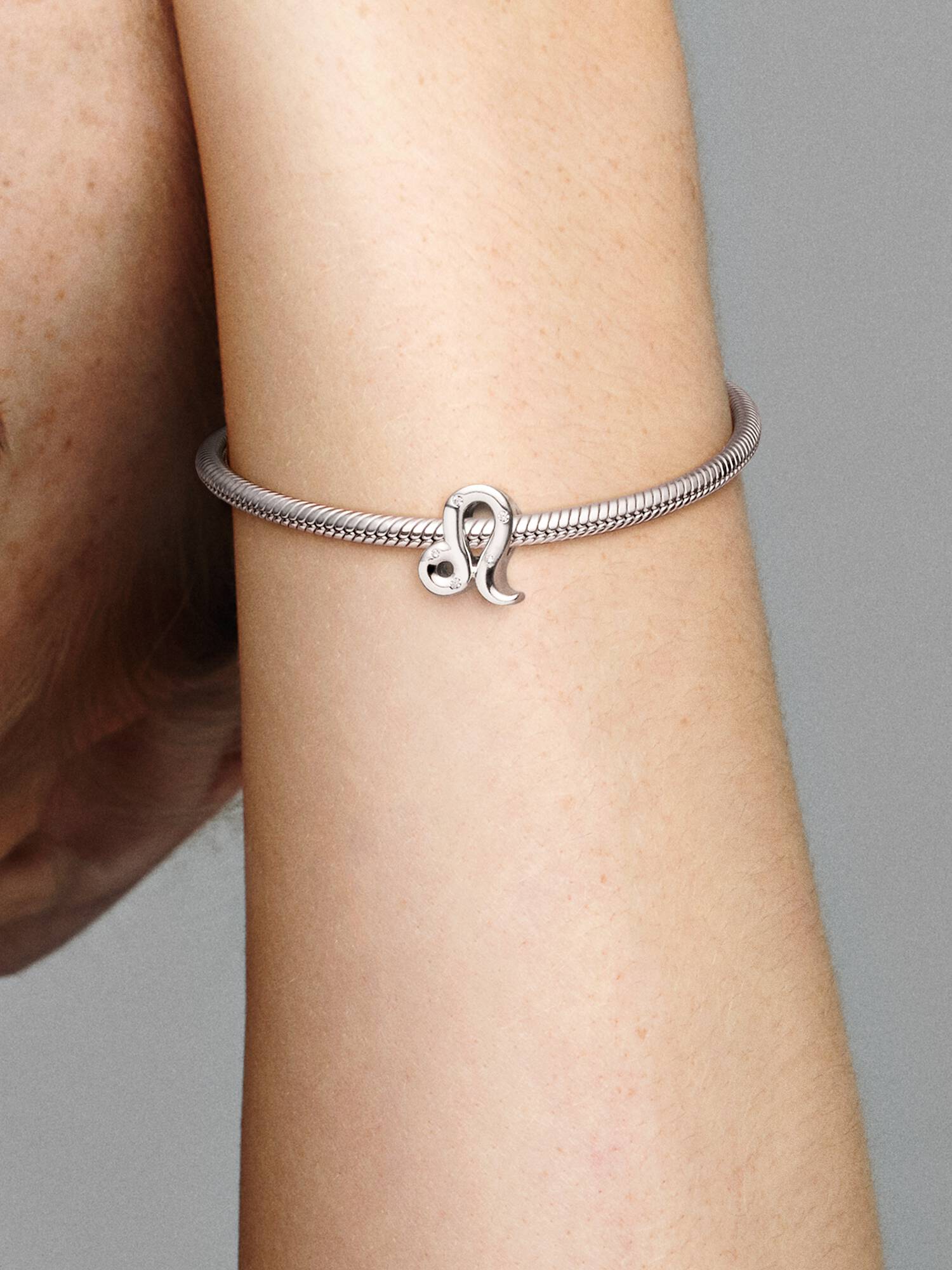 Charm del zodíaco Leo resplandeciente