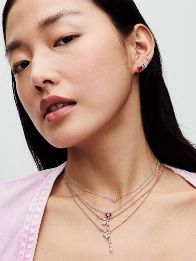 Aretes de botón Corazón elevado
