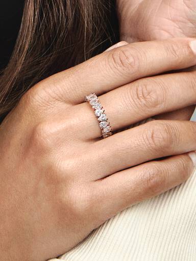 Anillo Banda con Brillos Alternos