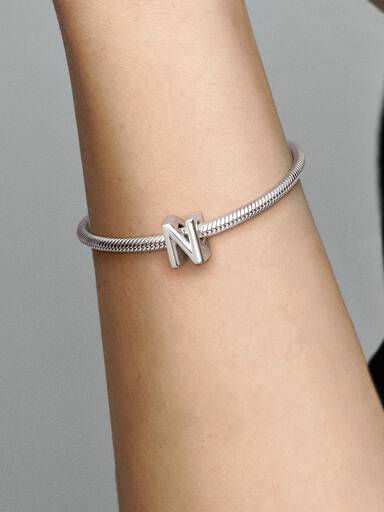 Charm del alfabeto letra N